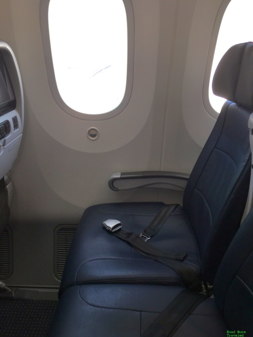 Review: American B789 Main Cabin Extra, LA to Dallas - Travel Codex