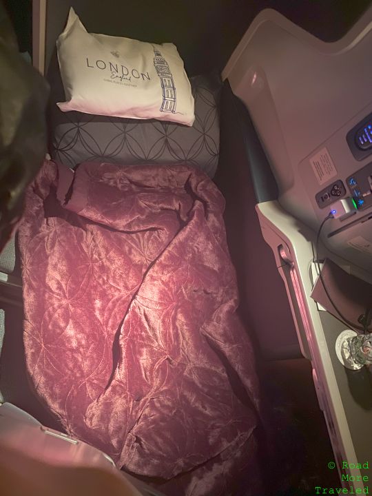 Qatar Airways B777-300ER Business Class - flat bed