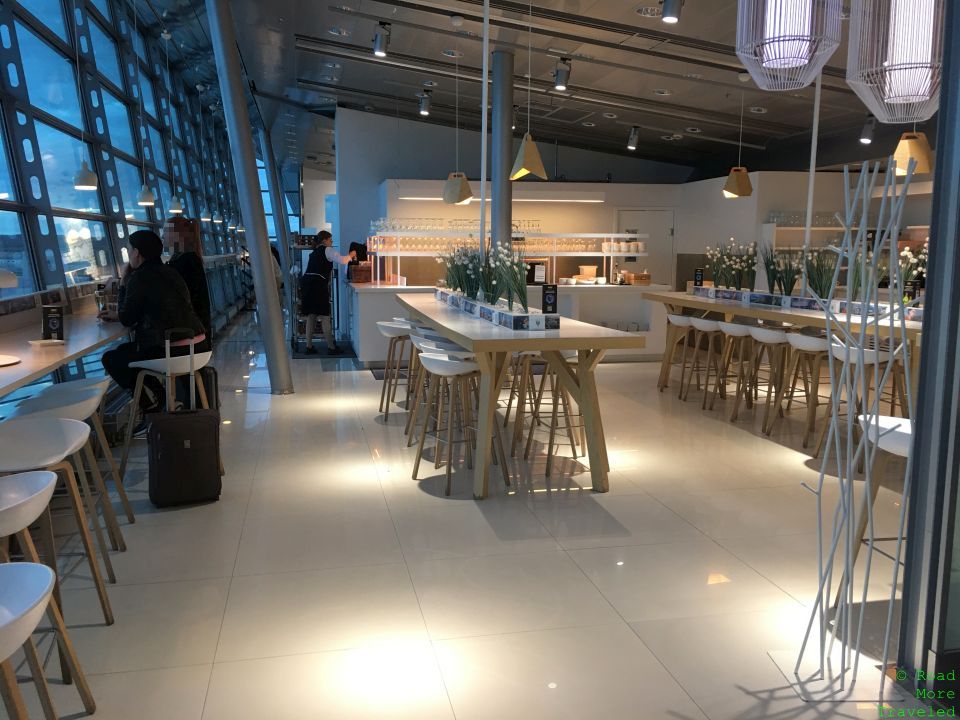 Finnair Lounge HEL central dining area