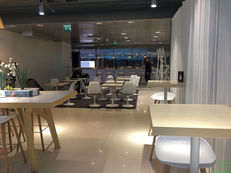 Finnair Lounge HEL secondary dining area