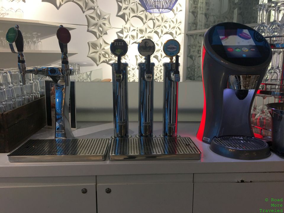 Finnair Lounge Helsinki - drinks on tap