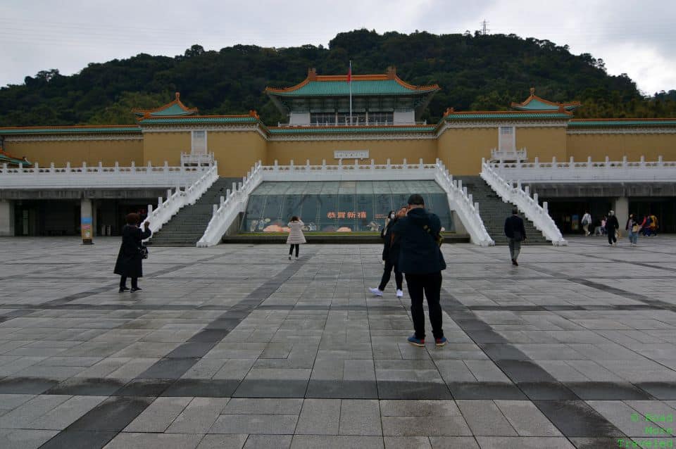 Big buildings, night markets, and cats in Taipei - National Palace Museum