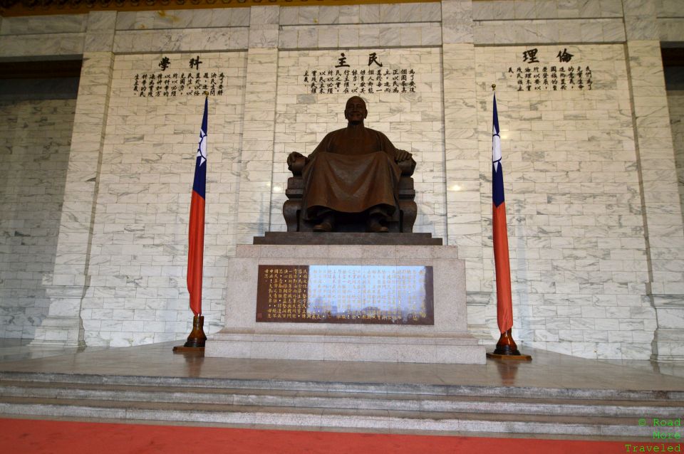 Chiang Kai-Shek statute in Chiang Kai-Shek memorial