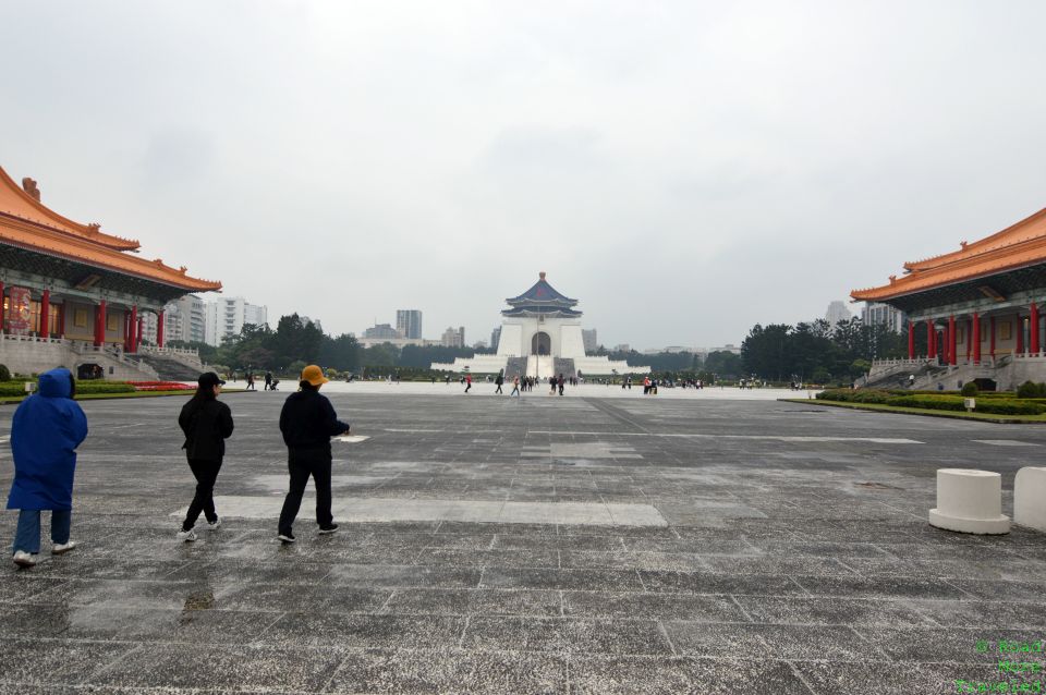 Big buildings, night markets, and cats in Taipei - Chiang Kai-Shek Memorial Hall