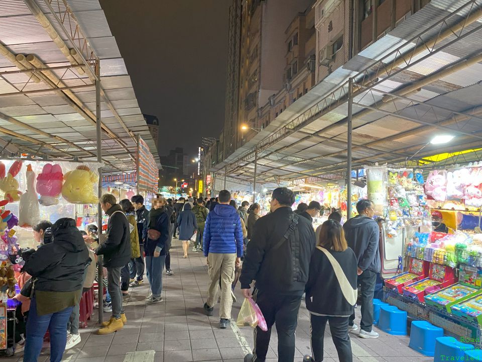 Souvenir shopping in Ningxia Night Market, Taipei