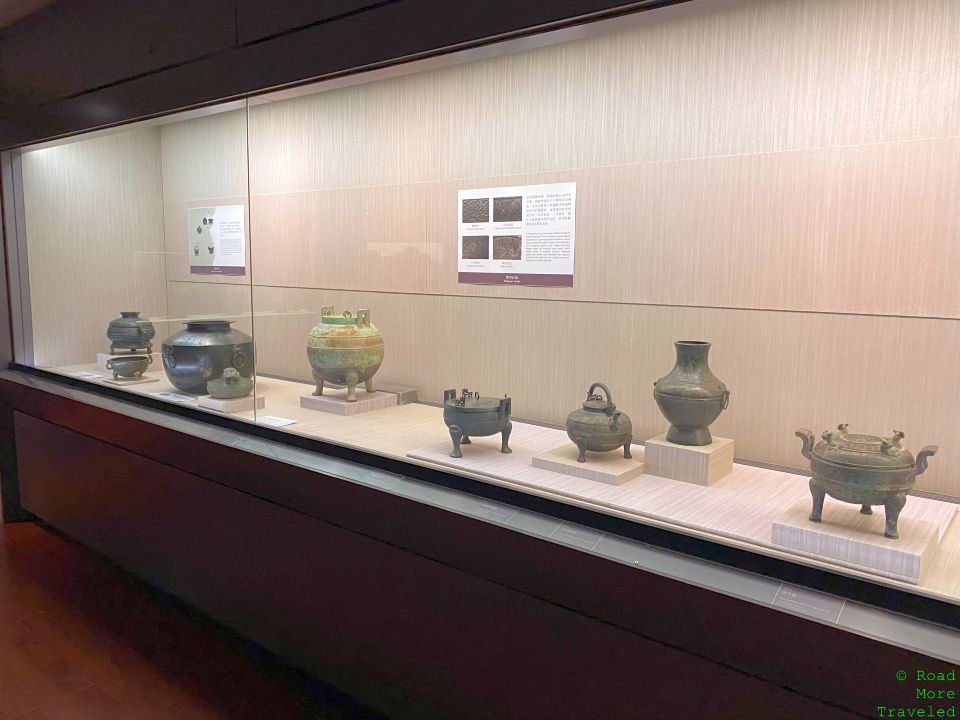 Big buildings, night markets, and cats in Taipei - bronze pots, National Palace Museum