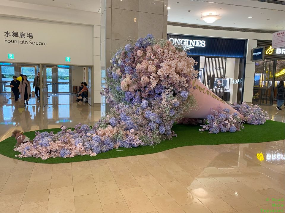 Ice cream cone sculpture at Taipei 101