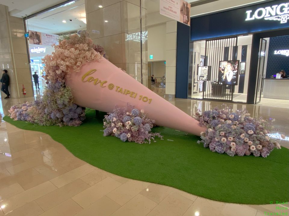 Valentine's Day ice cream cone sculpture at Taipei 101