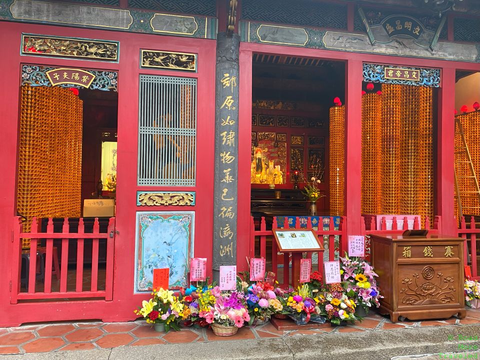 Deities in main hall, Longshan Temple