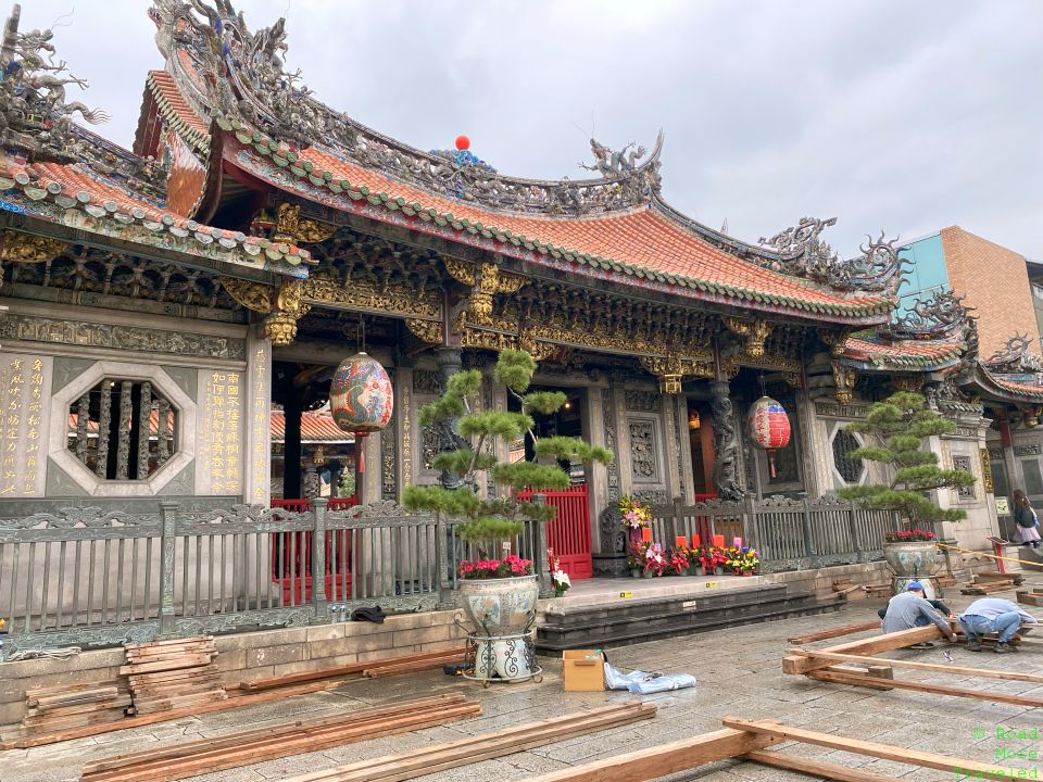 Main gate of Longshan Temple