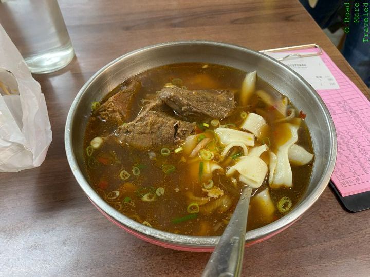 Big buildings, night markets, and cats in Taipei - beef noodle soup at Lao Shan Dong Homemade Noodles