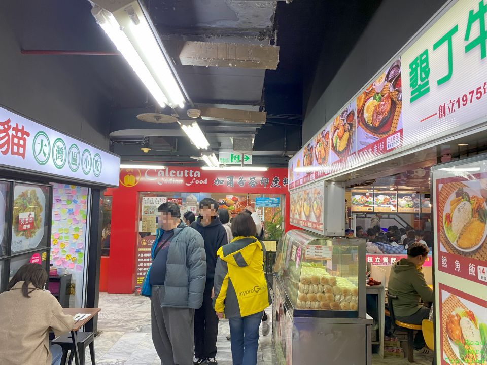 Food court in Shinjuku Plaza shopping mall, Taipei