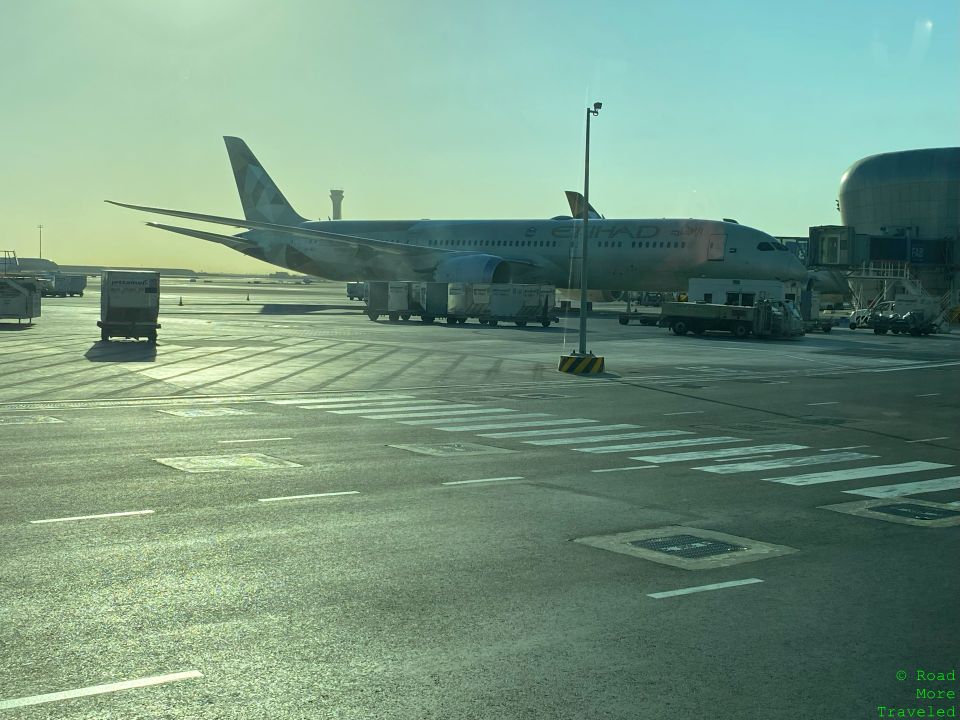 EY 787-9 at AUH