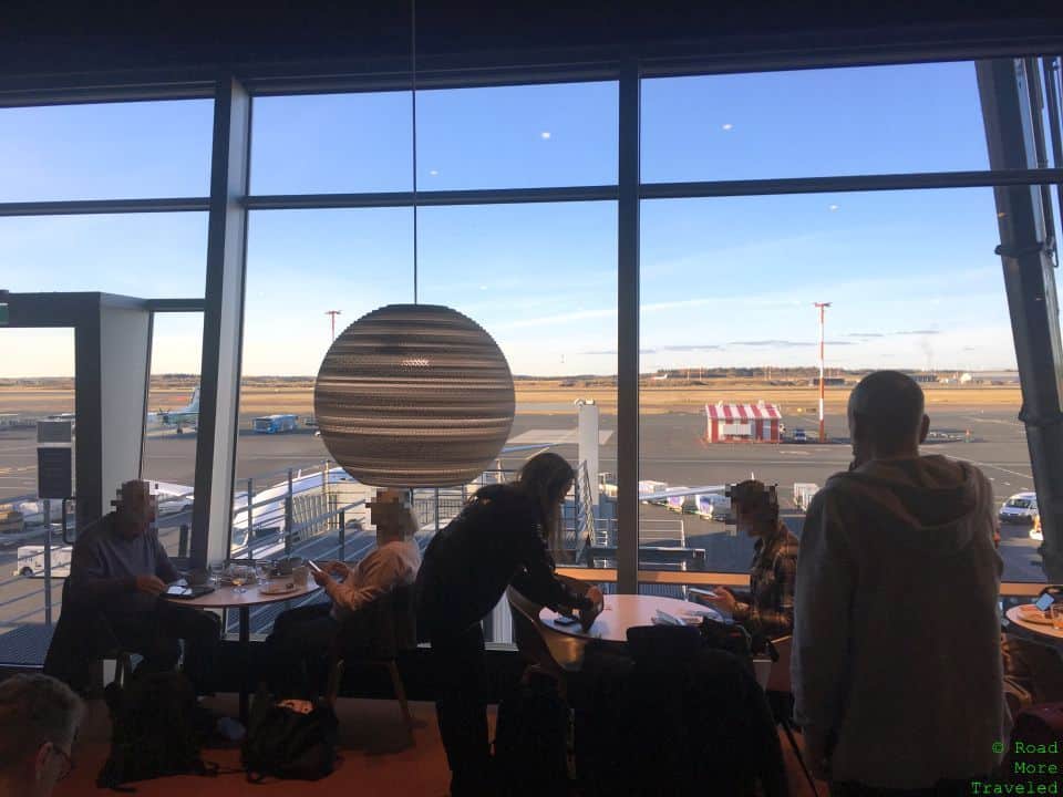 Aspire Lounge Helsinki Gate 27 - window seating