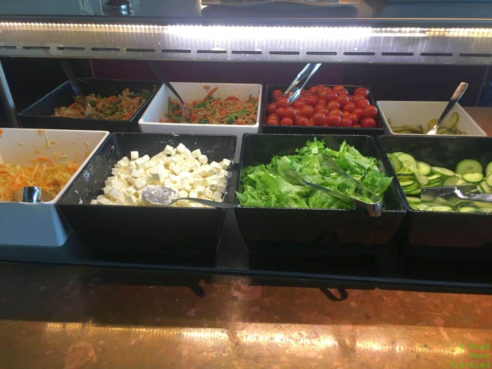 Aspire Lounge Helsinki, Gate 27 - salad bar