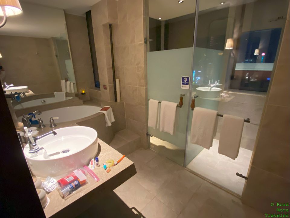 Palais de Chine Hotel Taipei - guest room bathroom