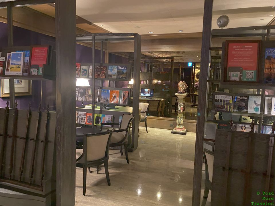 Hotel library and business center