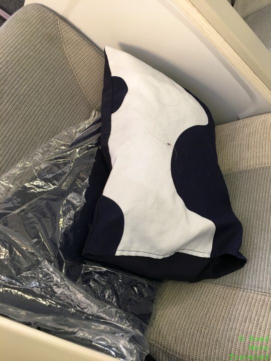 Finnair A319 Business Class pillow & blanket