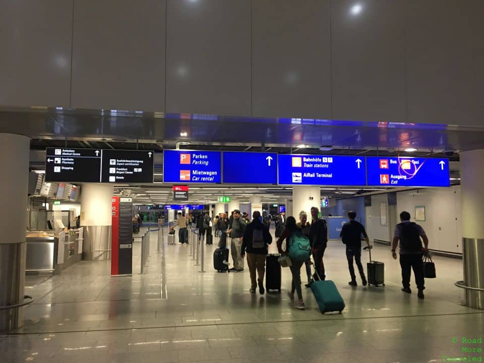 FRA airport - signs to train station