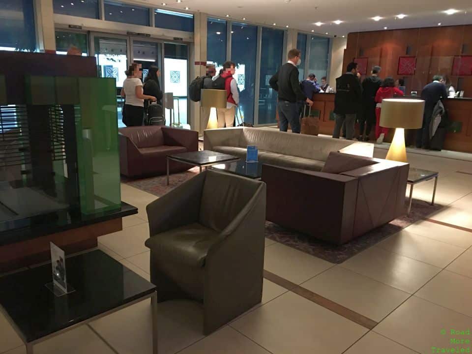 Hilton Garden Inn Frankfurt Airport - check-in line