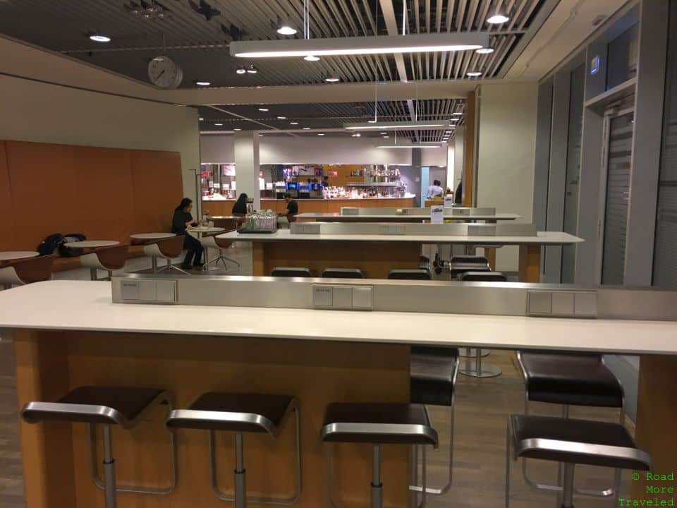 Lufthansa Senator Lounge B Frankfurt dining tables