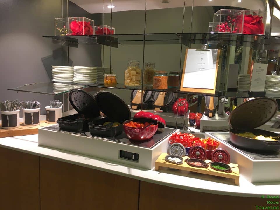 Lufthansa Senator Lounge B hot breakfast items